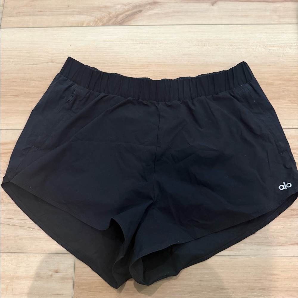 ALO Yoga Athletic Playmaker Dolphin Shorts in black